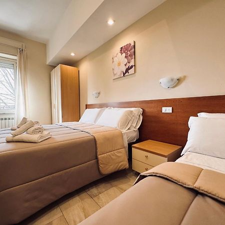 Hotel Villa Robinia Genzano di Roma Buitenkant foto