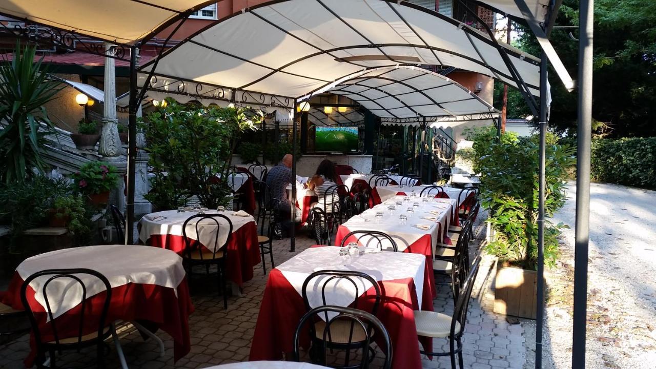 Hotel Villa Robinia Genzano di Roma Buitenkant foto