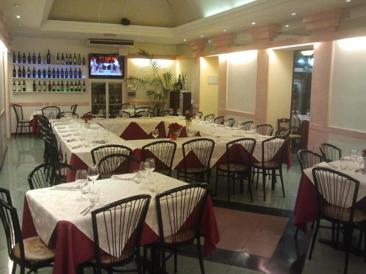 Hotel Villa Robinia Genzano di Roma Buitenkant foto