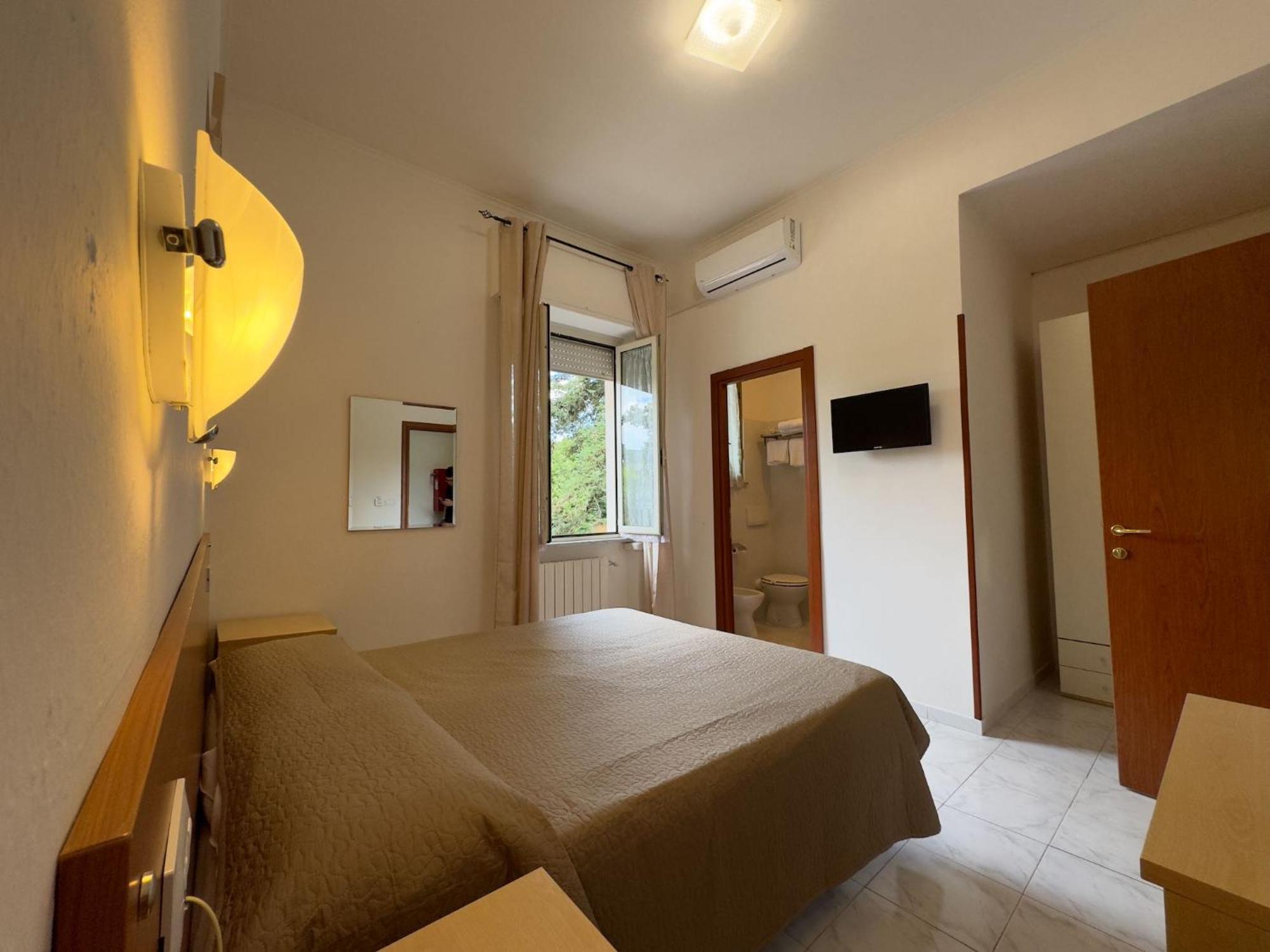 Hotel Villa Robinia Genzano di Roma Buitenkant foto