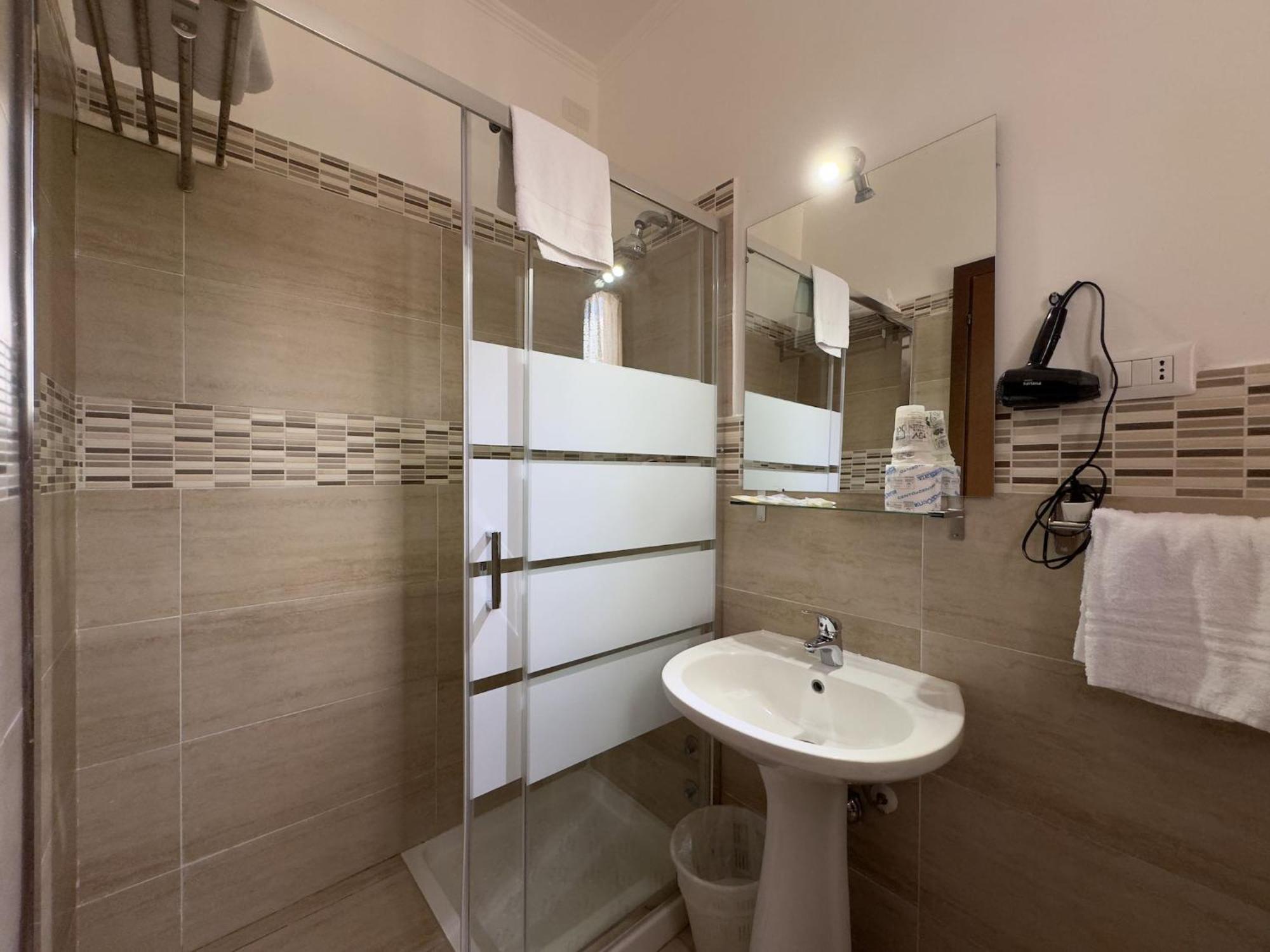 Hotel Villa Robinia Genzano di Roma Buitenkant foto