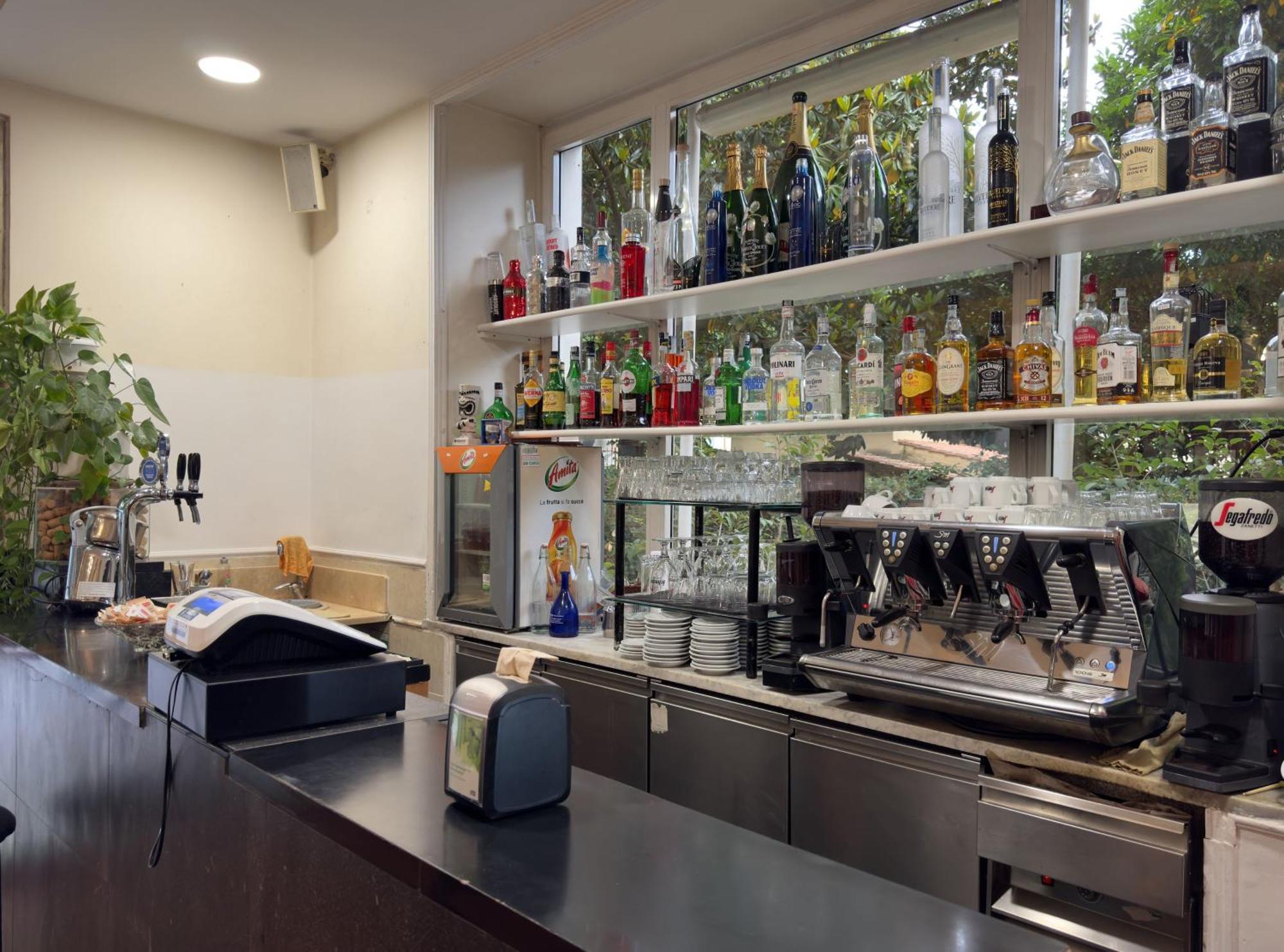 Hotel Villa Robinia Genzano di Roma Buitenkant foto