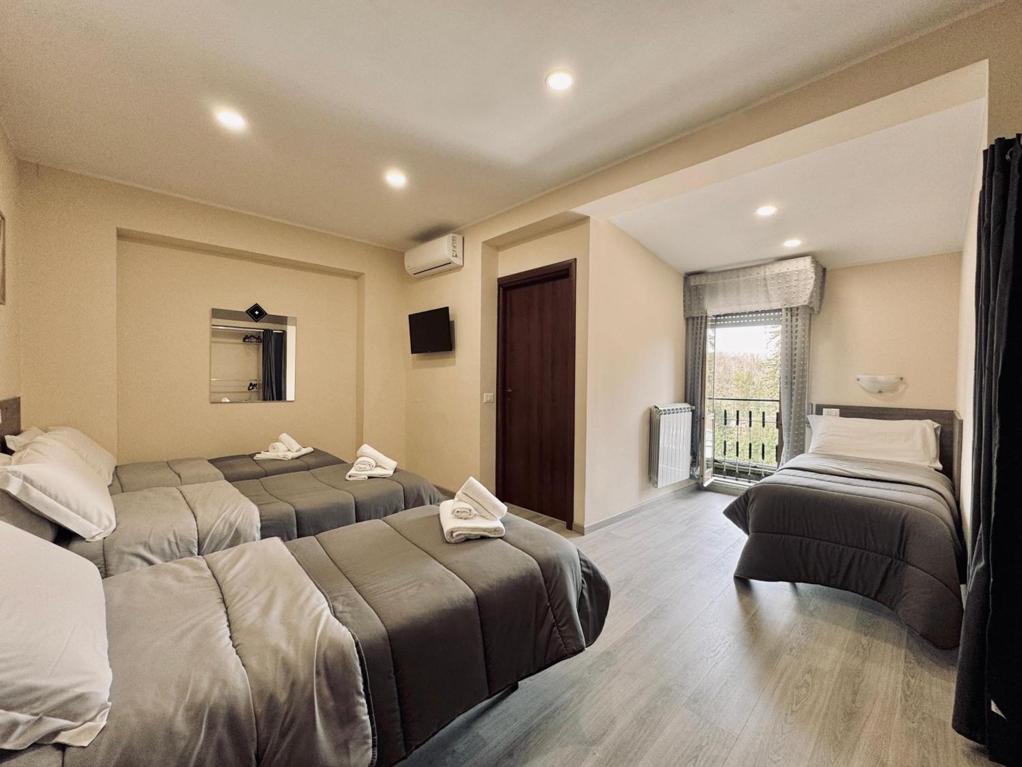 Hotel Villa Robinia Genzano di Roma Buitenkant foto