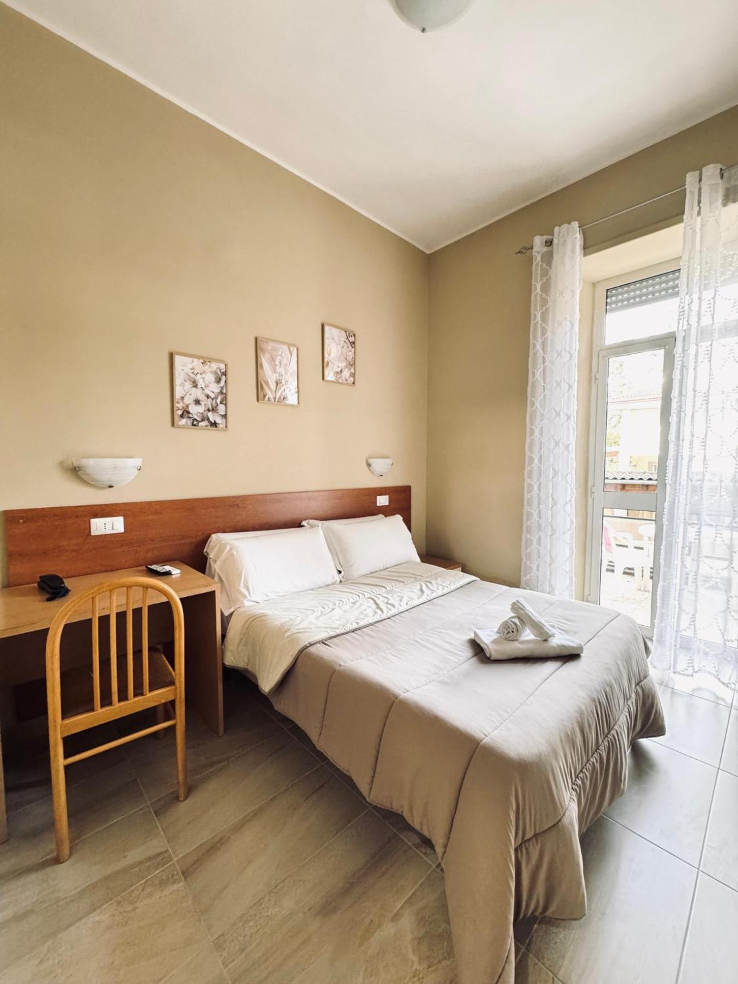 Hotel Villa Robinia Genzano di Roma Buitenkant foto