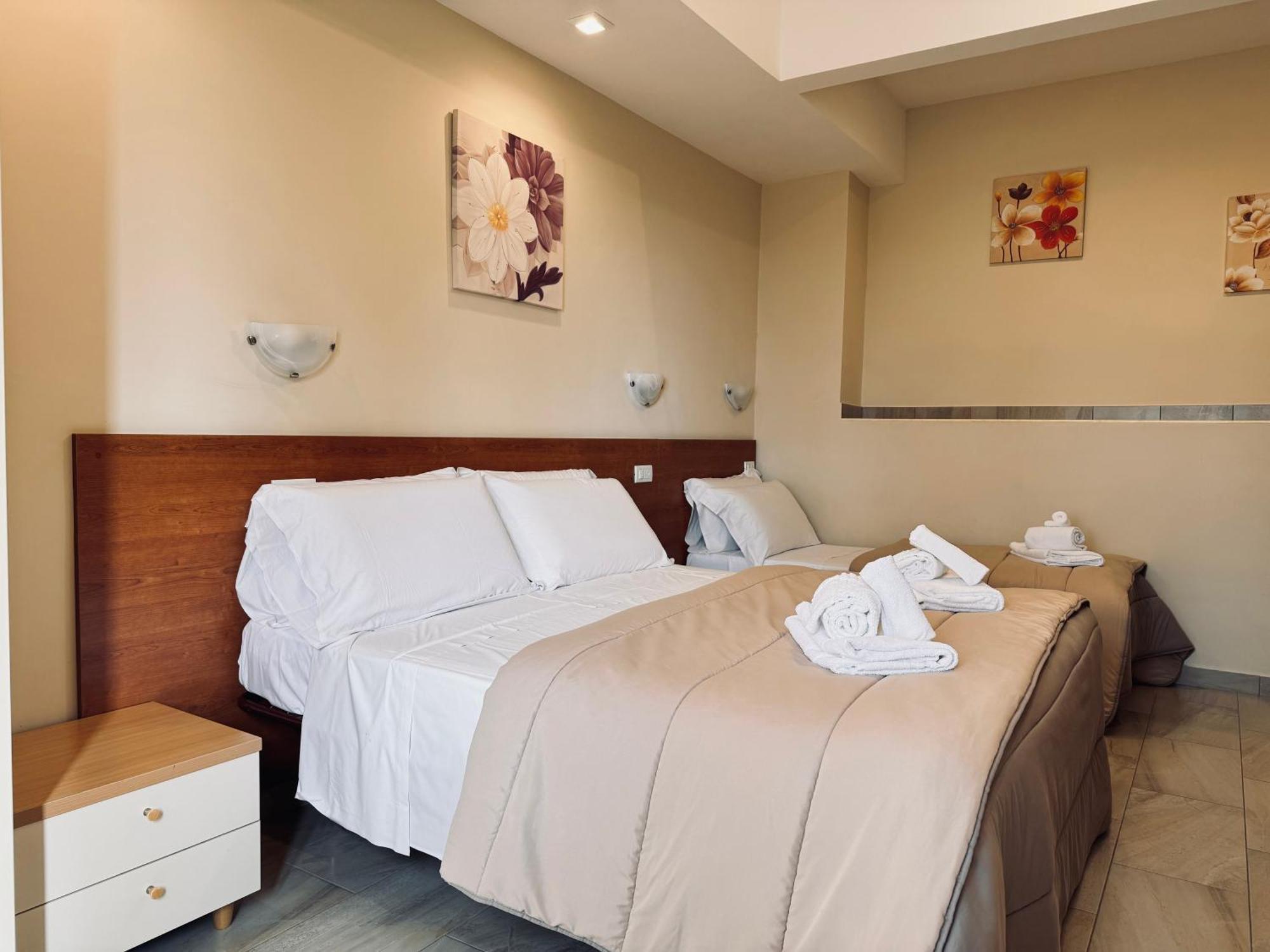 Hotel Villa Robinia Genzano di Roma Buitenkant foto