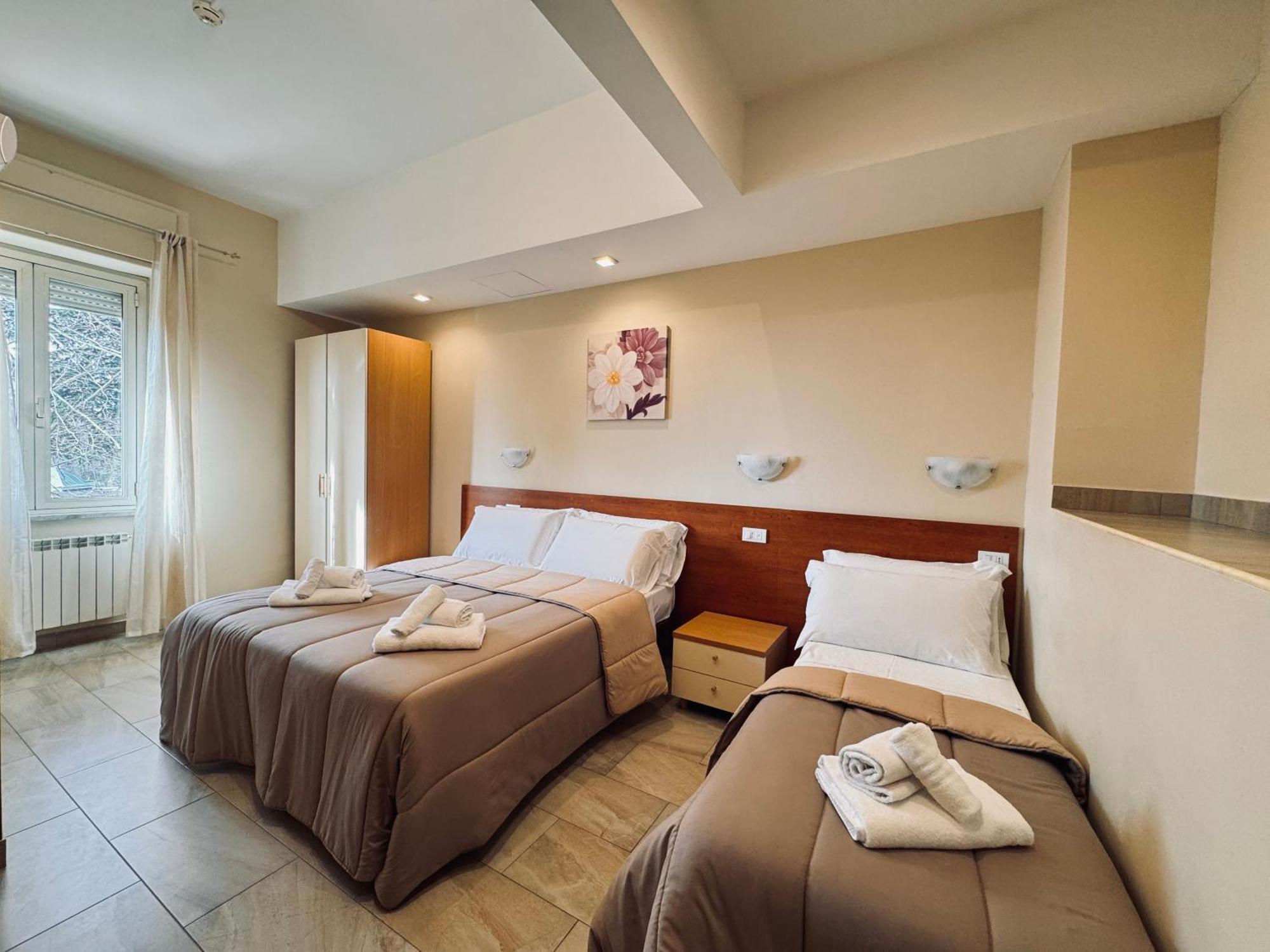 Hotel Villa Robinia Genzano di Roma Buitenkant foto