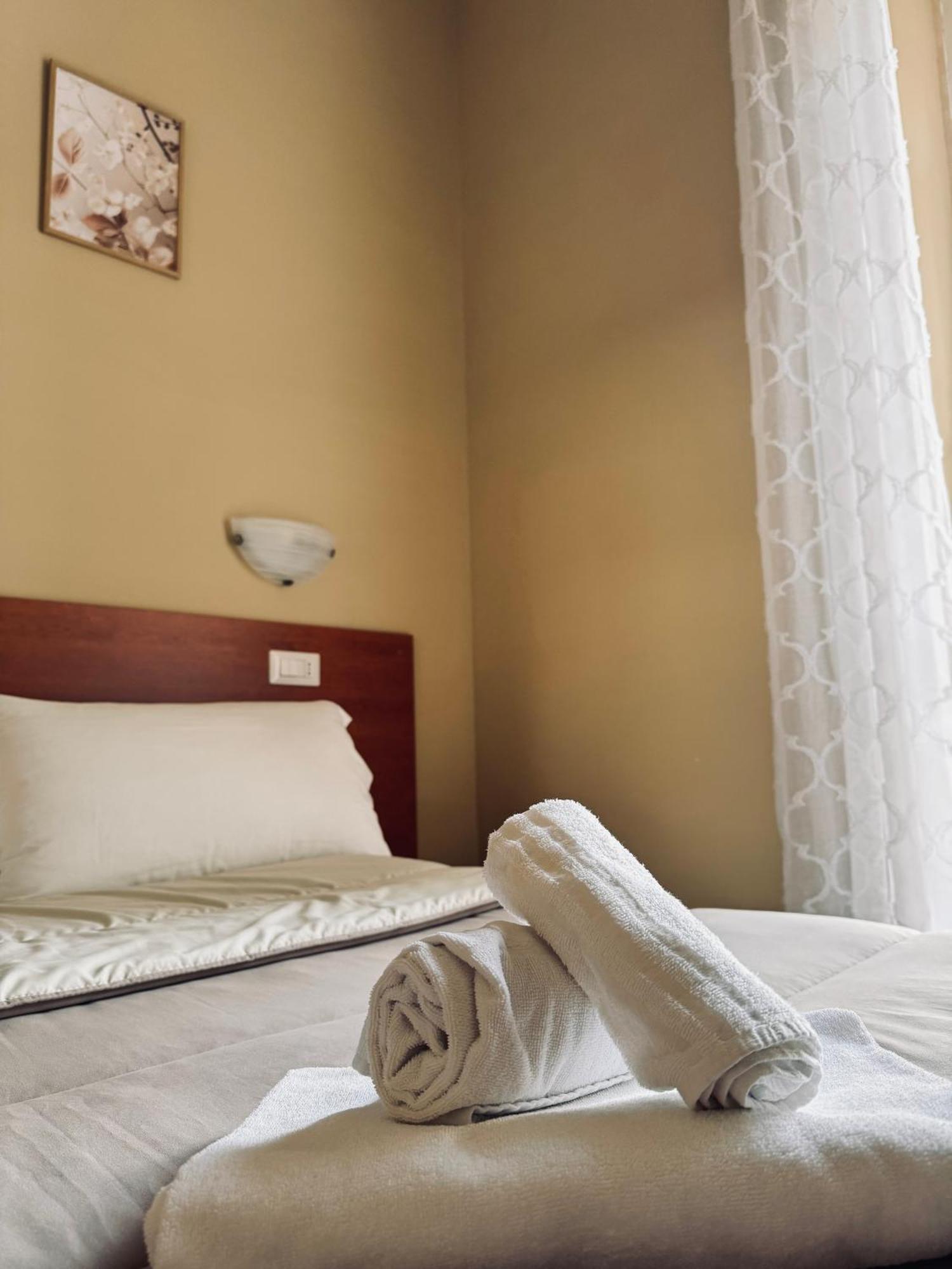 Hotel Villa Robinia Genzano di Roma Buitenkant foto