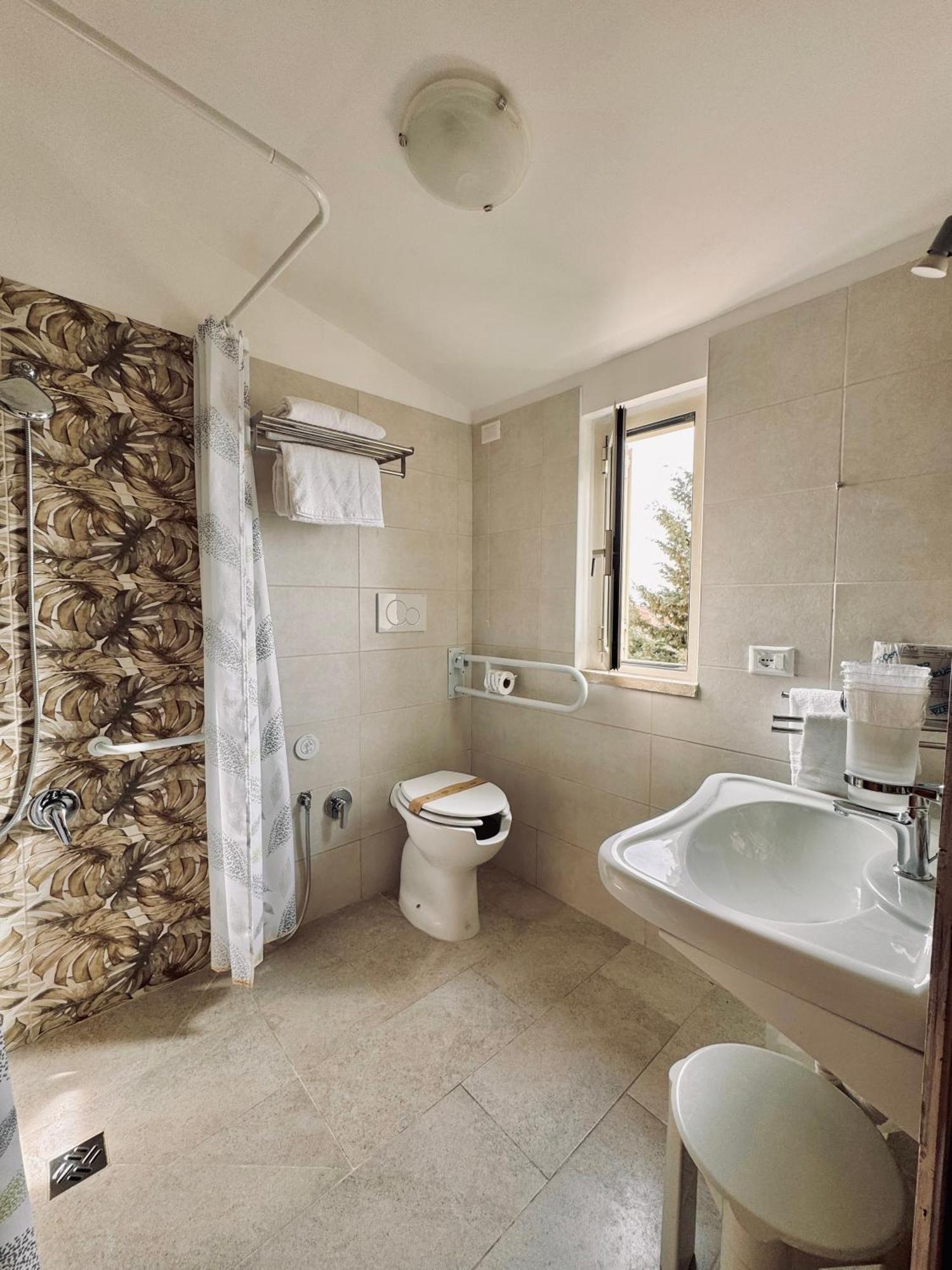 Hotel Villa Robinia Genzano di Roma Buitenkant foto