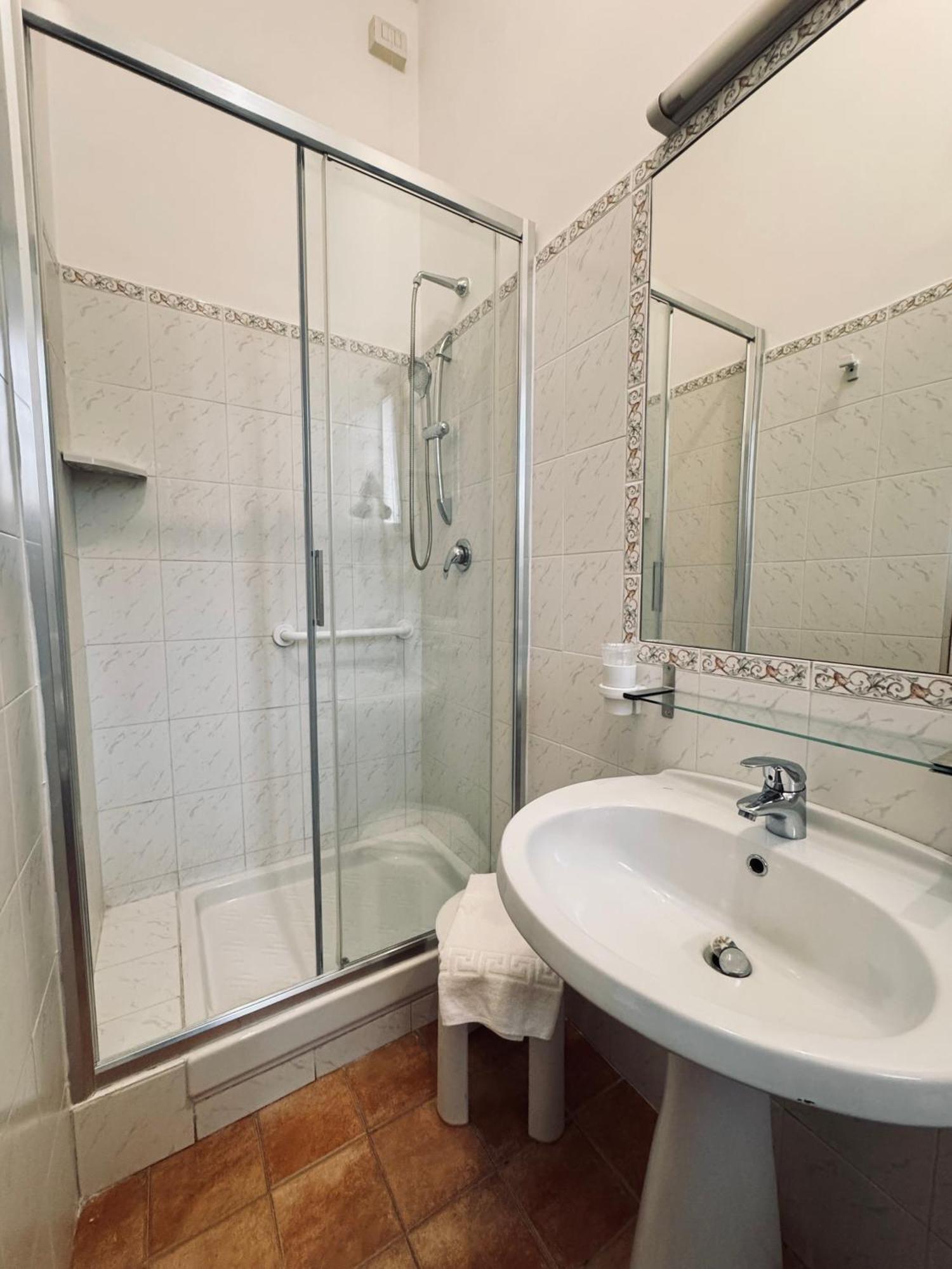 Hotel Villa Robinia Genzano di Roma Buitenkant foto