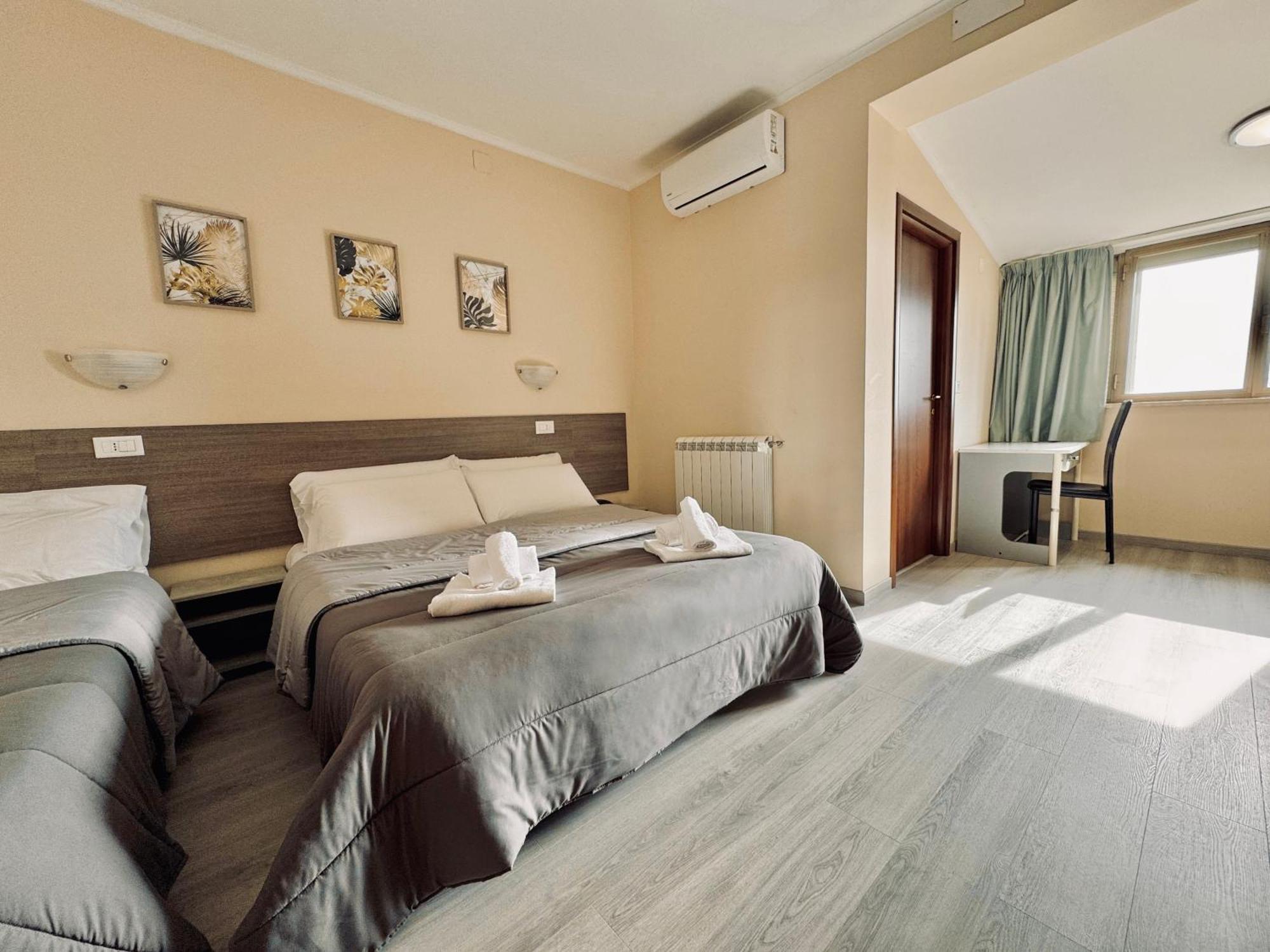 Hotel Villa Robinia Genzano di Roma Buitenkant foto
