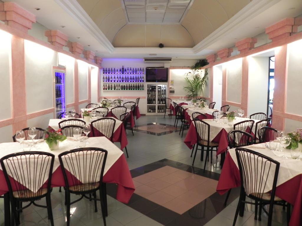 Hotel Villa Robinia Genzano di Roma Buitenkant foto