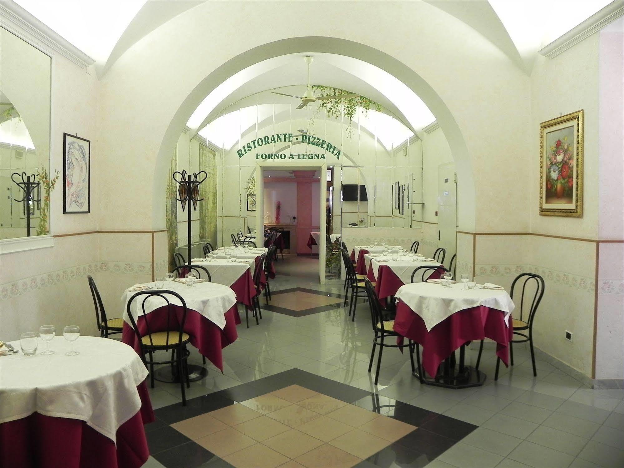 Hotel Villa Robinia Genzano di Roma Buitenkant foto