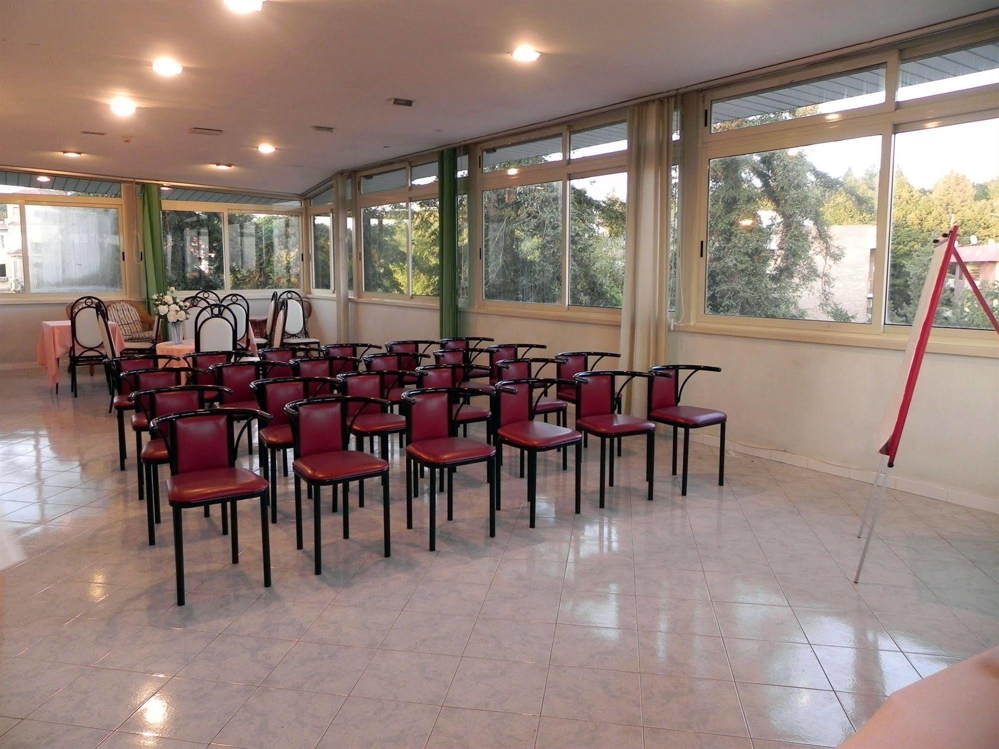 Hotel Villa Robinia Genzano di Roma Buitenkant foto