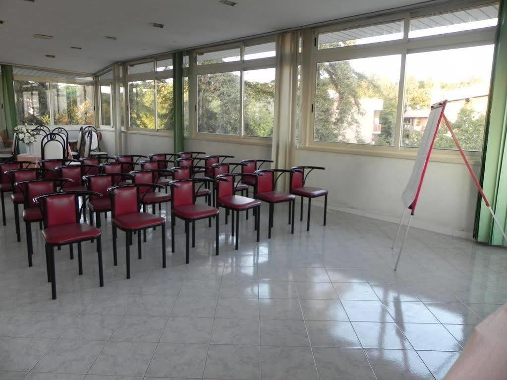 Hotel Villa Robinia Genzano di Roma Buitenkant foto